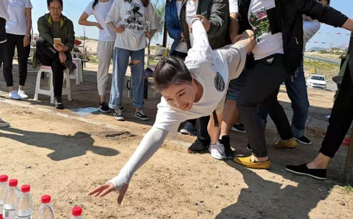 盛達(dá)光彩舉辦沙漠拓展活動 